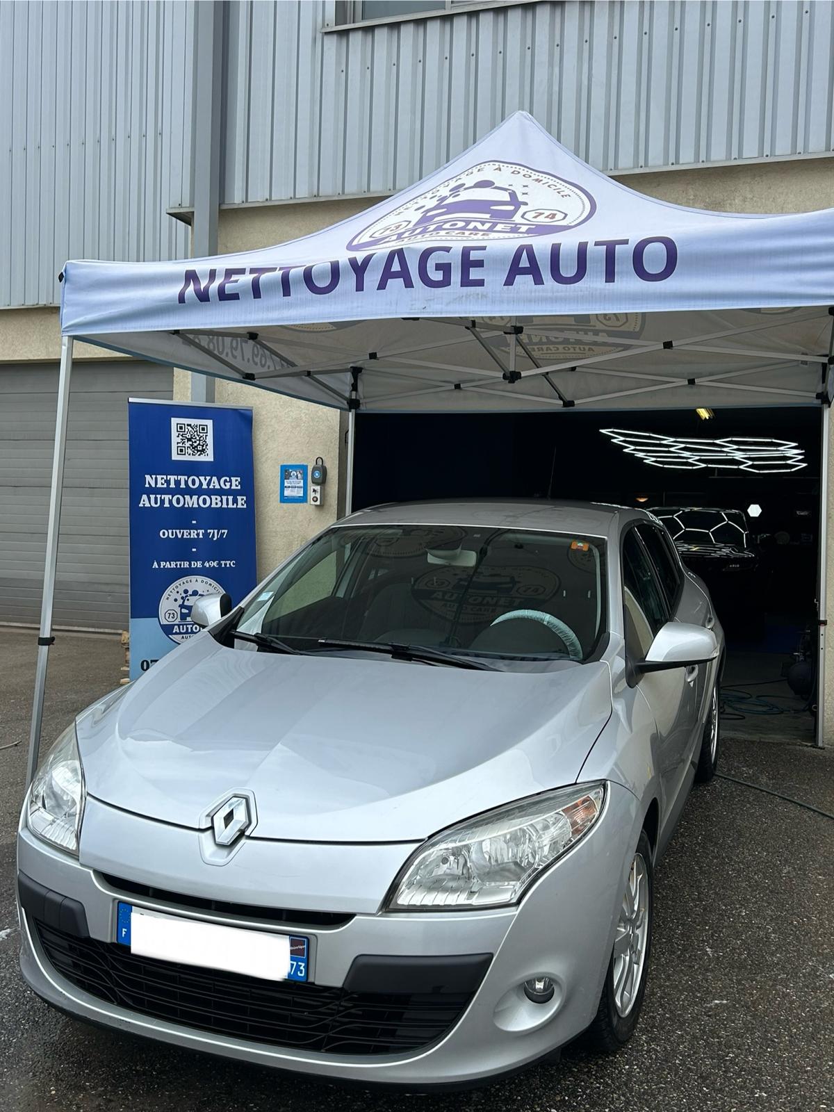 Lavage extérieur d’une Audi RS6 chez Autonet à Annecy. Carrosserie brillante, protection céramique et finition haut de gamme pour un éclat longue durée.